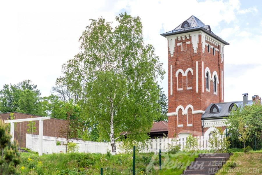 Памятник культурного наследия-водонапорная башня в поселке Усадьба Бергов