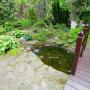 альпинарий с искусственным водопадом, минипрудом и мостиком