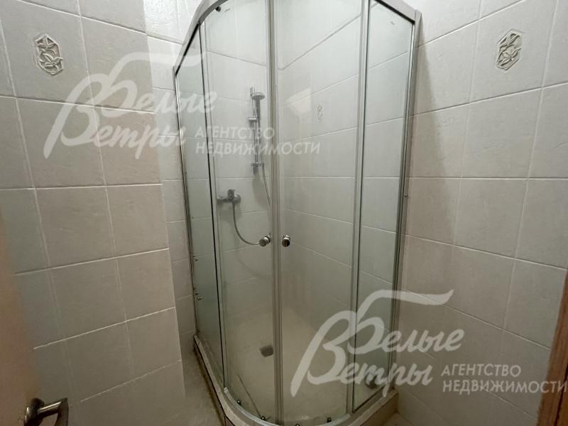 Санузел с душем на цокольном этаже