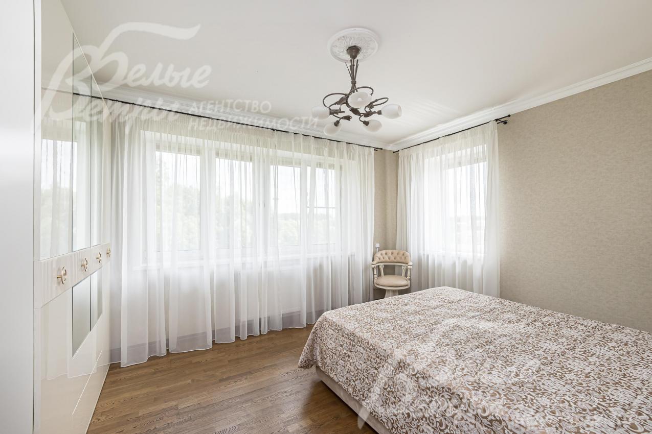 Еще одна спальня на 2-ом этаже дома. 