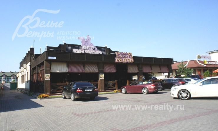 На территории поселка несколько ресторанов