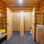 Купельная перед входом в парную - с раковиной и раздевалкой 