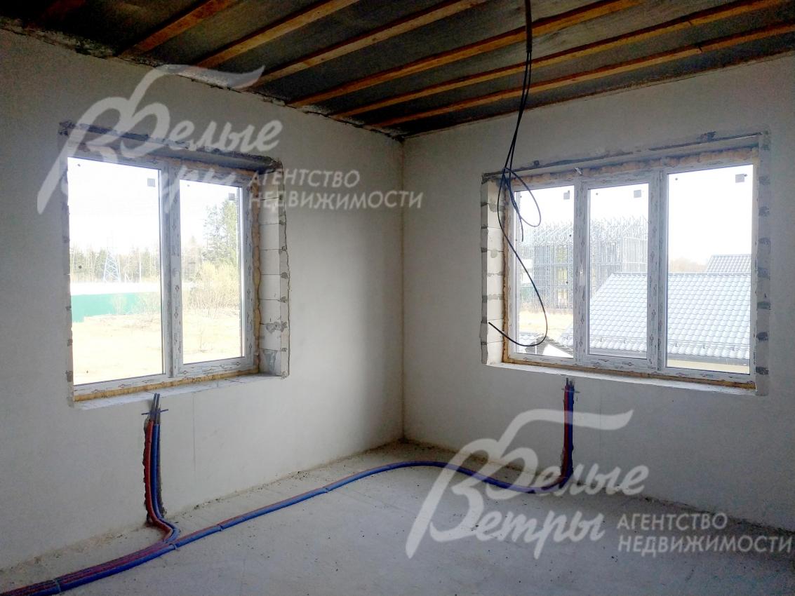 Выполнена полная разводка коммуникаций (электричество, вода, канализация) с подключением к основным электрическим и сантехническим узлам