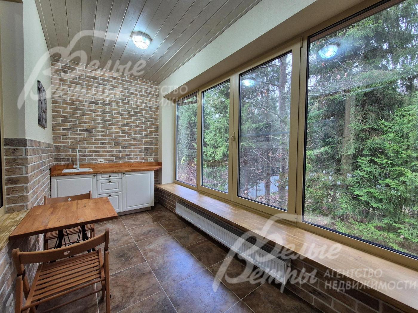 Тёплая лоджия с панорамным остеклением