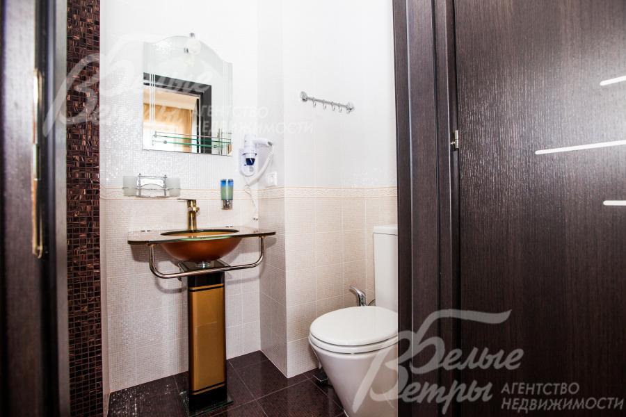 В доме 7 санузлов