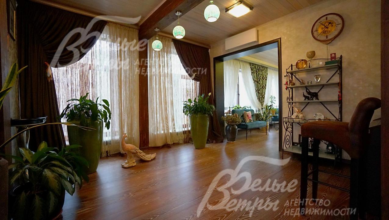 Холл первого этажа