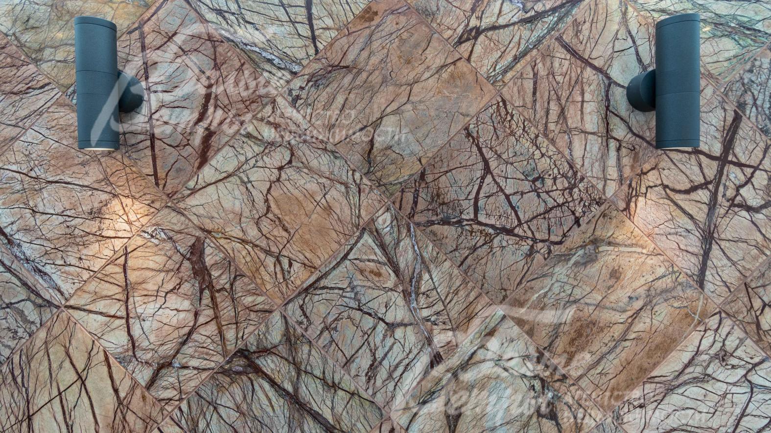 Пол и стены в зимнем саду отделаны индийским мрамором Bidasar Brown 