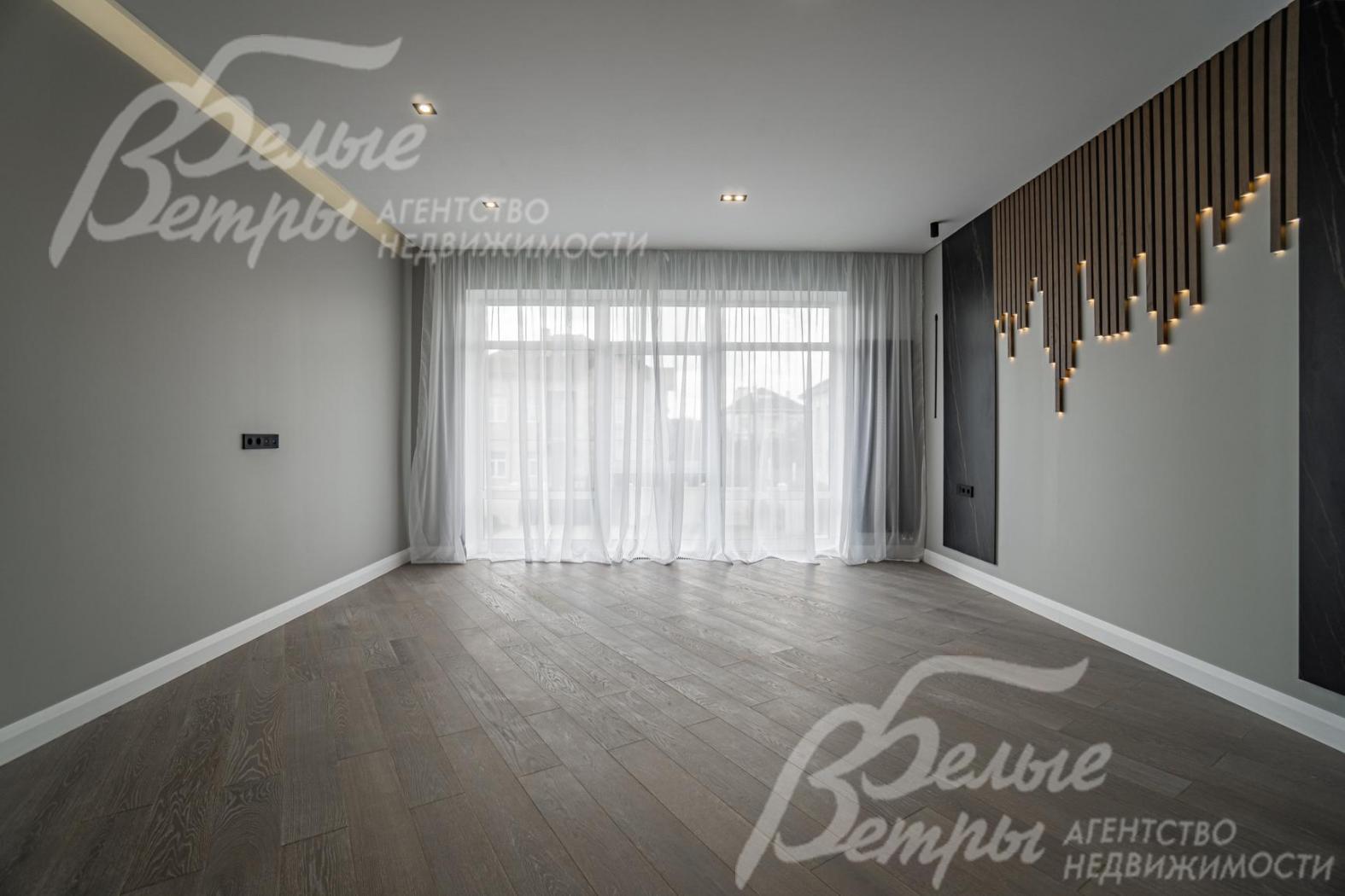 На полу натуральная  доска, дуб