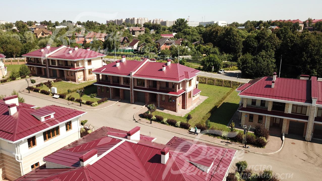 Все дома в поселке построены.