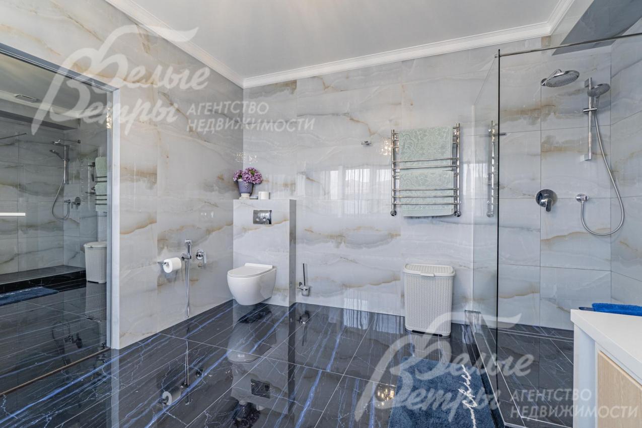 Установлена итальянская сантехника + GROHE (Германия)