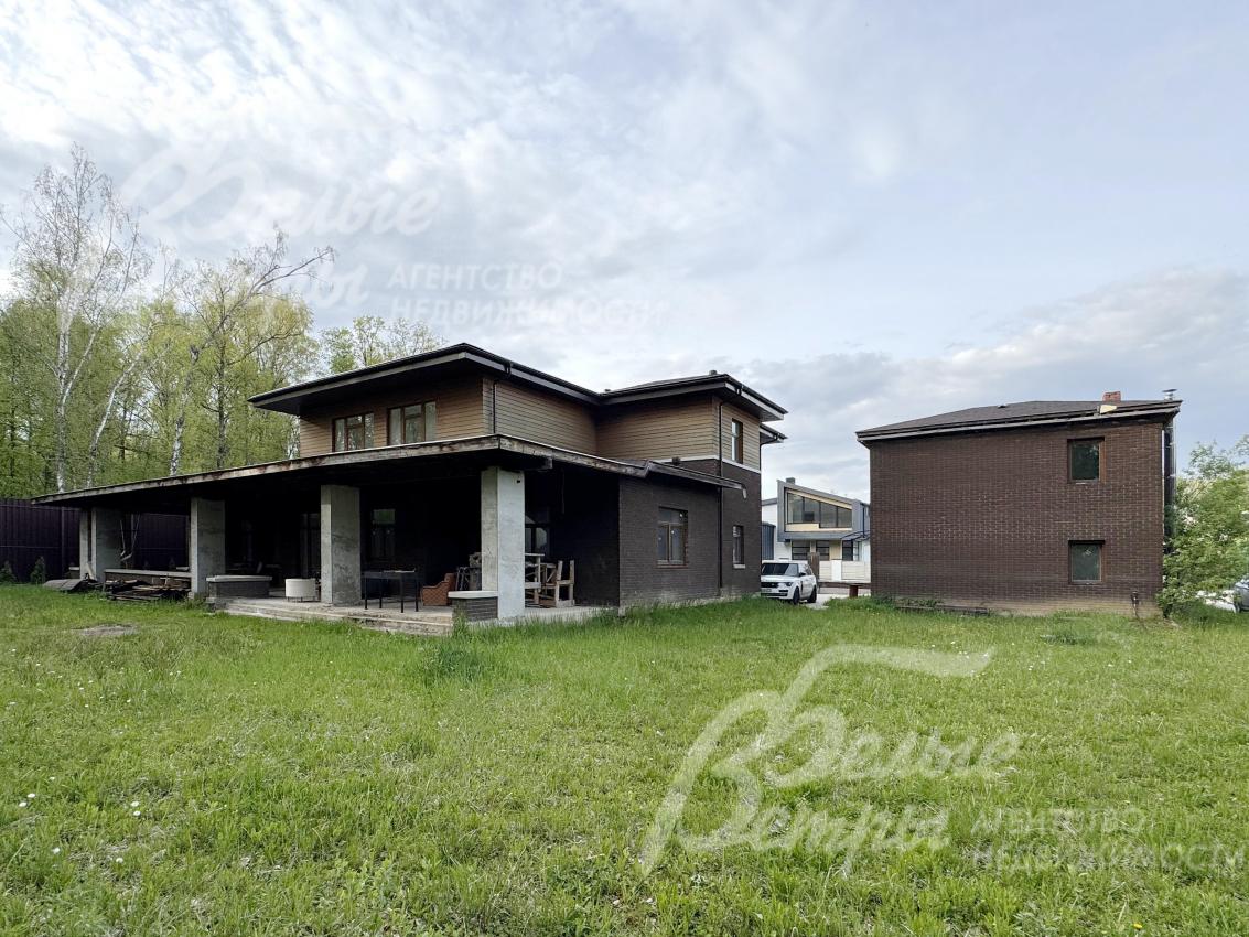 Гараж на 2 авто с квартирой персонала на 2ом этаже