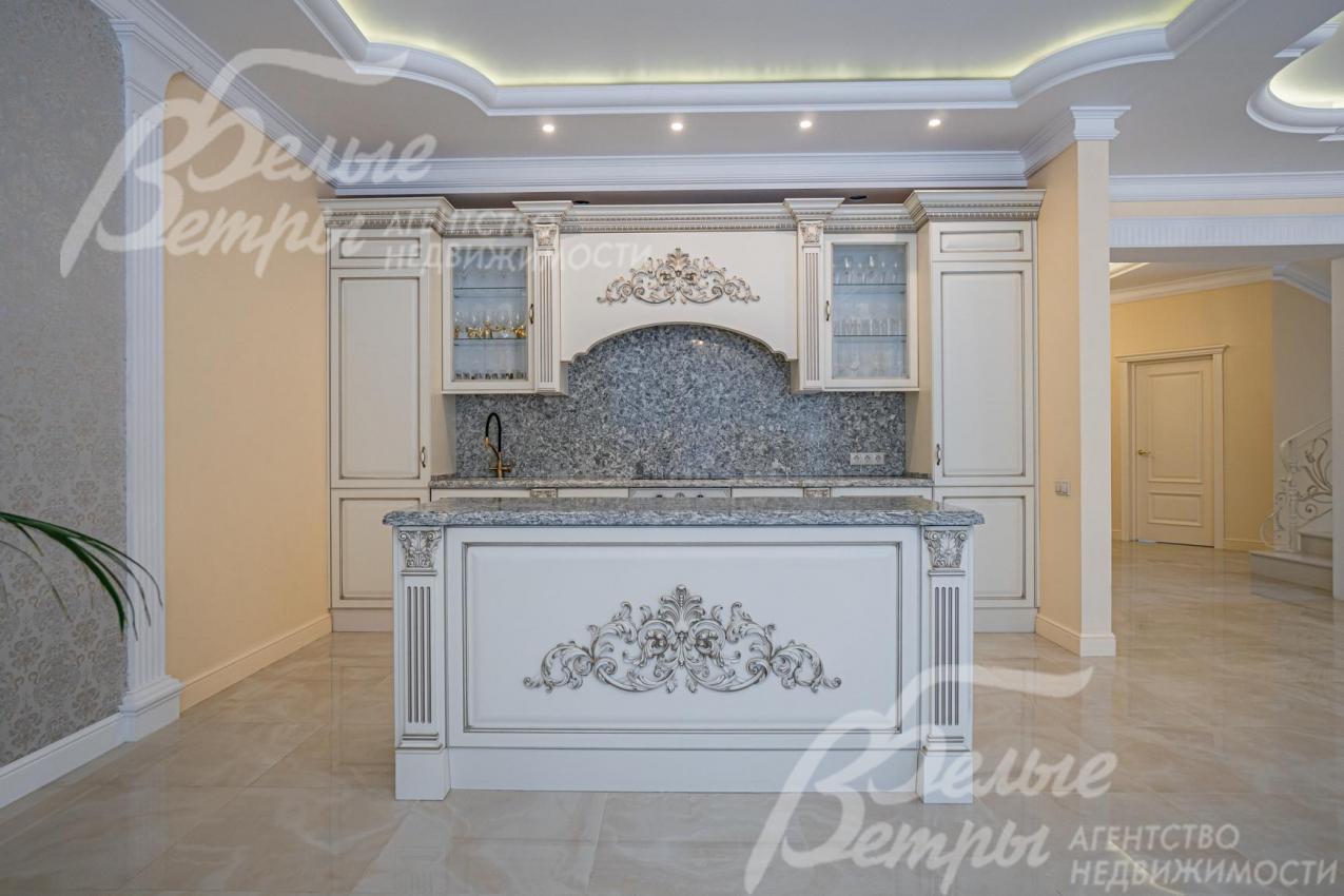 Столешница и фартук - из камня