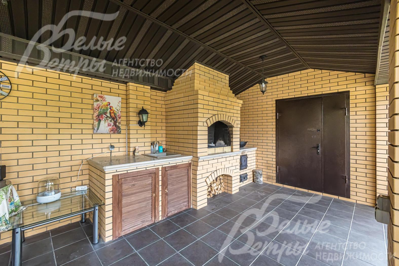 Мангал в беседке обложен кирпичом в стиле Русской печи