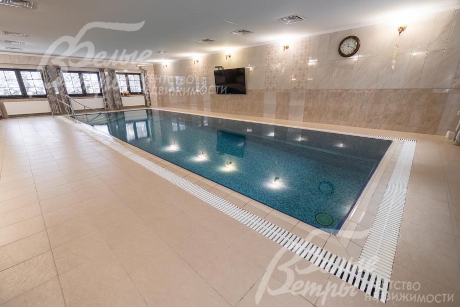 Бассейн переливной с римским входом  10.8*3.8 м