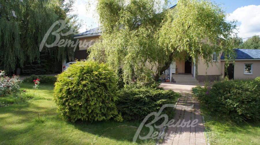 Гостевой дом 170 кв.м с 3-х комнатной квартирой и гаражом на 4-5 машин