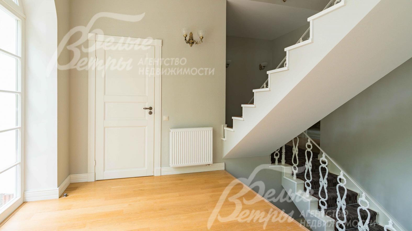 Двери деревянные Abloy ( Финляндия), окрашены в белый цвет