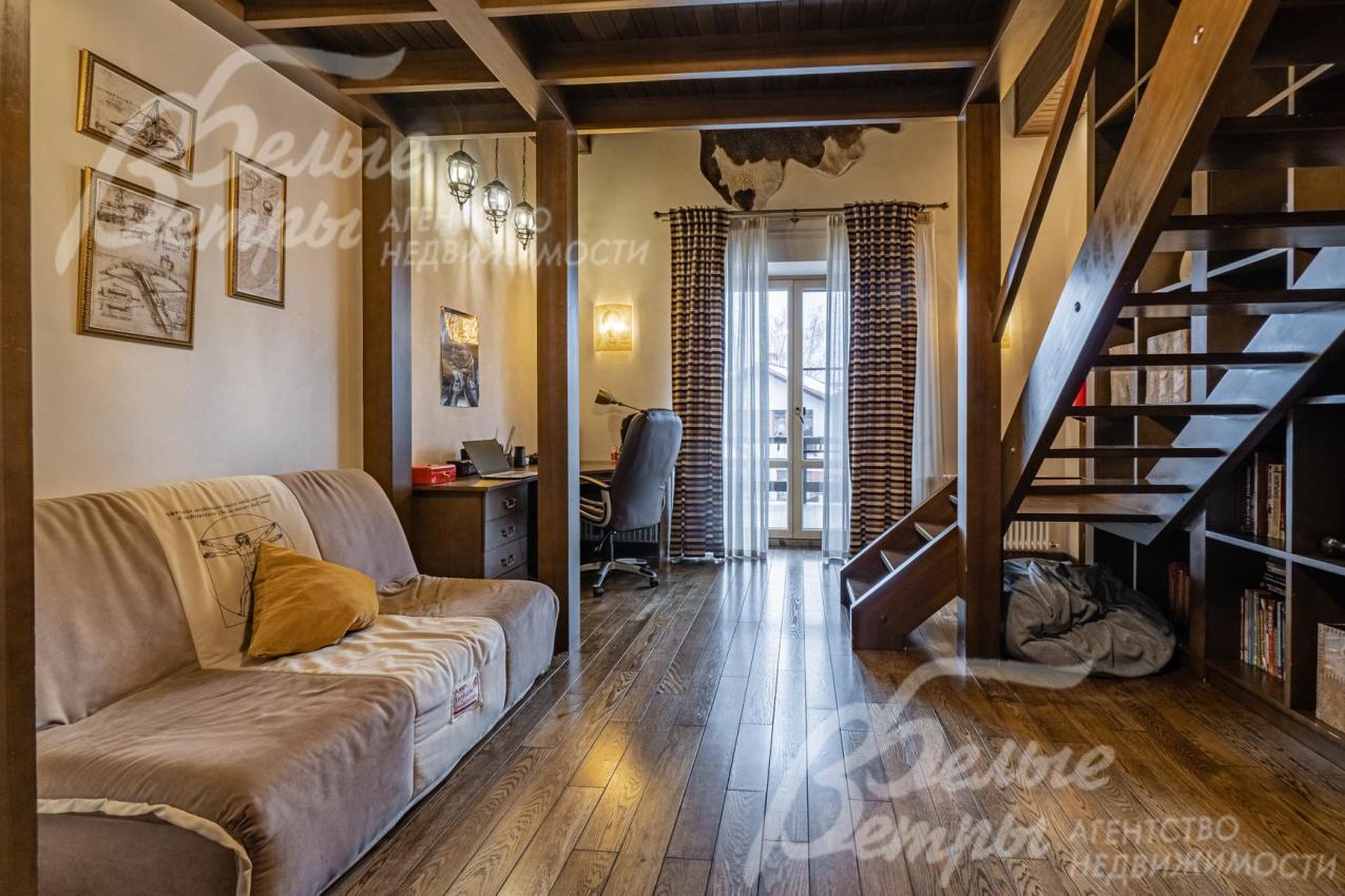 Спальня 22 кв.м с санузлом и вторым уровнем 