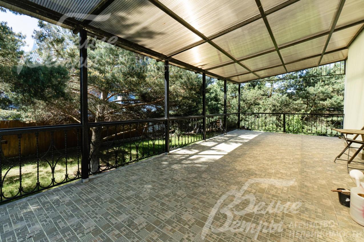 Большая крытая терраса