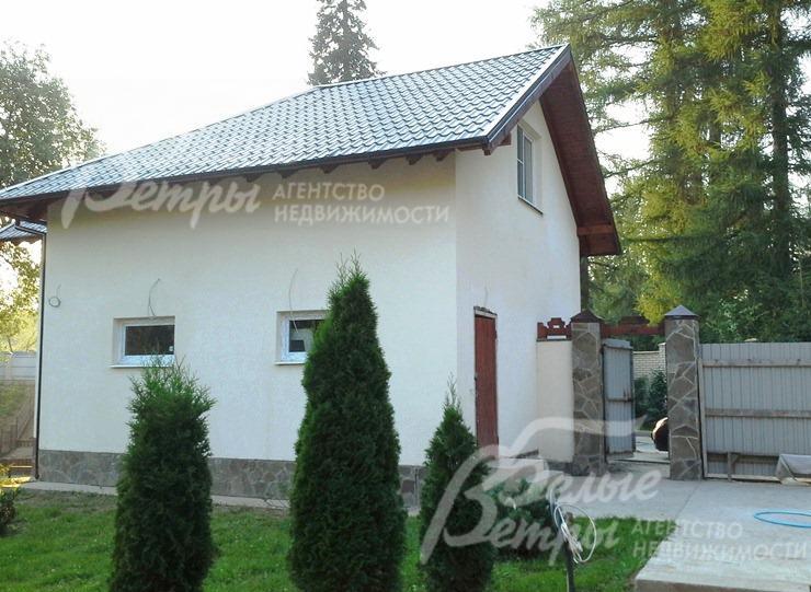 Гараж с квартирой для персонала - вид со двора