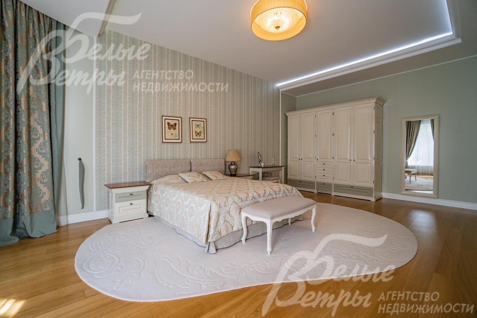 Дорогой текстиль на окнах и кроватях