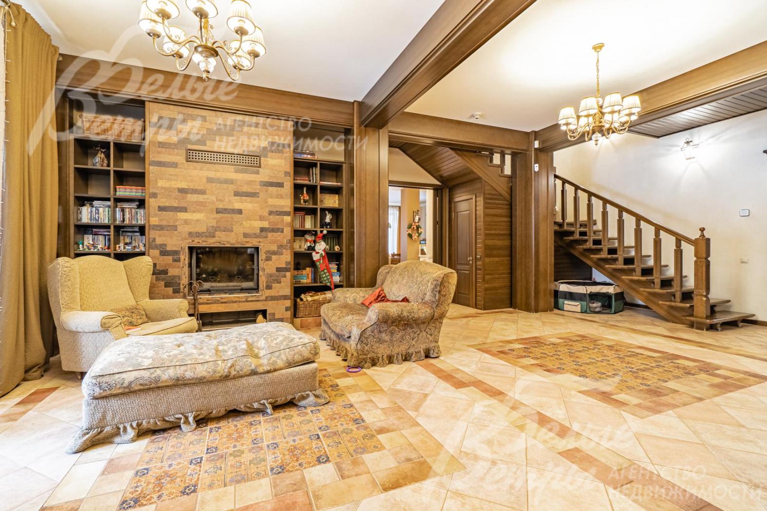 Гостиная с камином