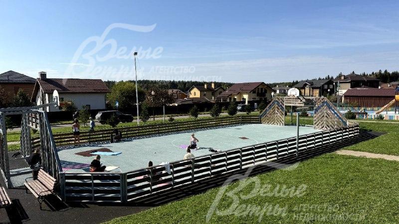 Спортивная площадка в поселке Цветочный