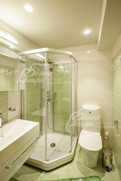 Санузел с душевой на втором этаже