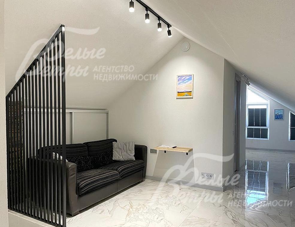 Зона отдыха в студии на мансардном этаже