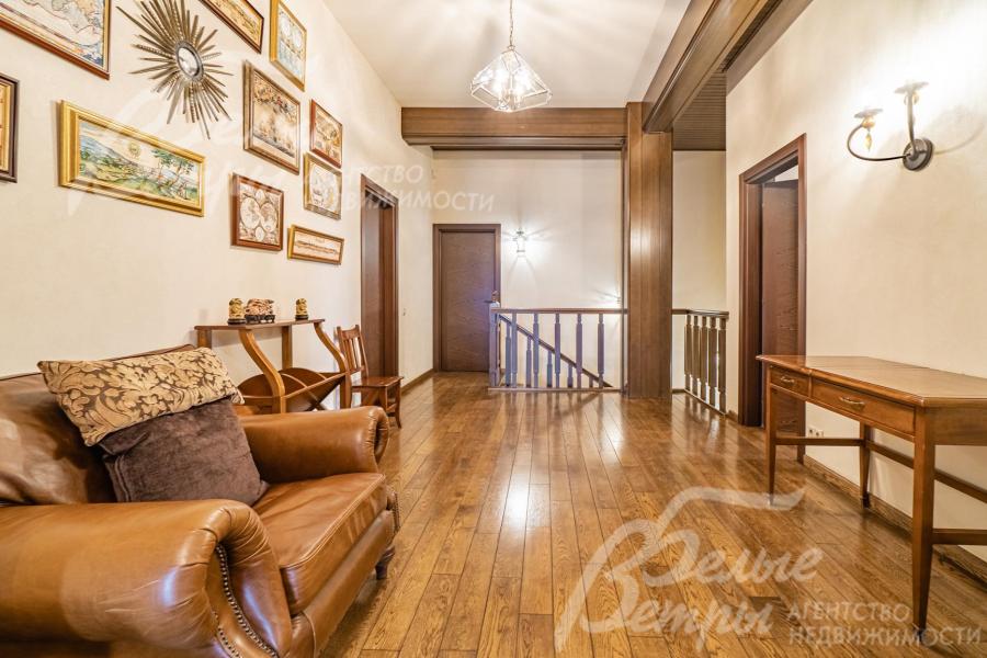 Холл второго этажа