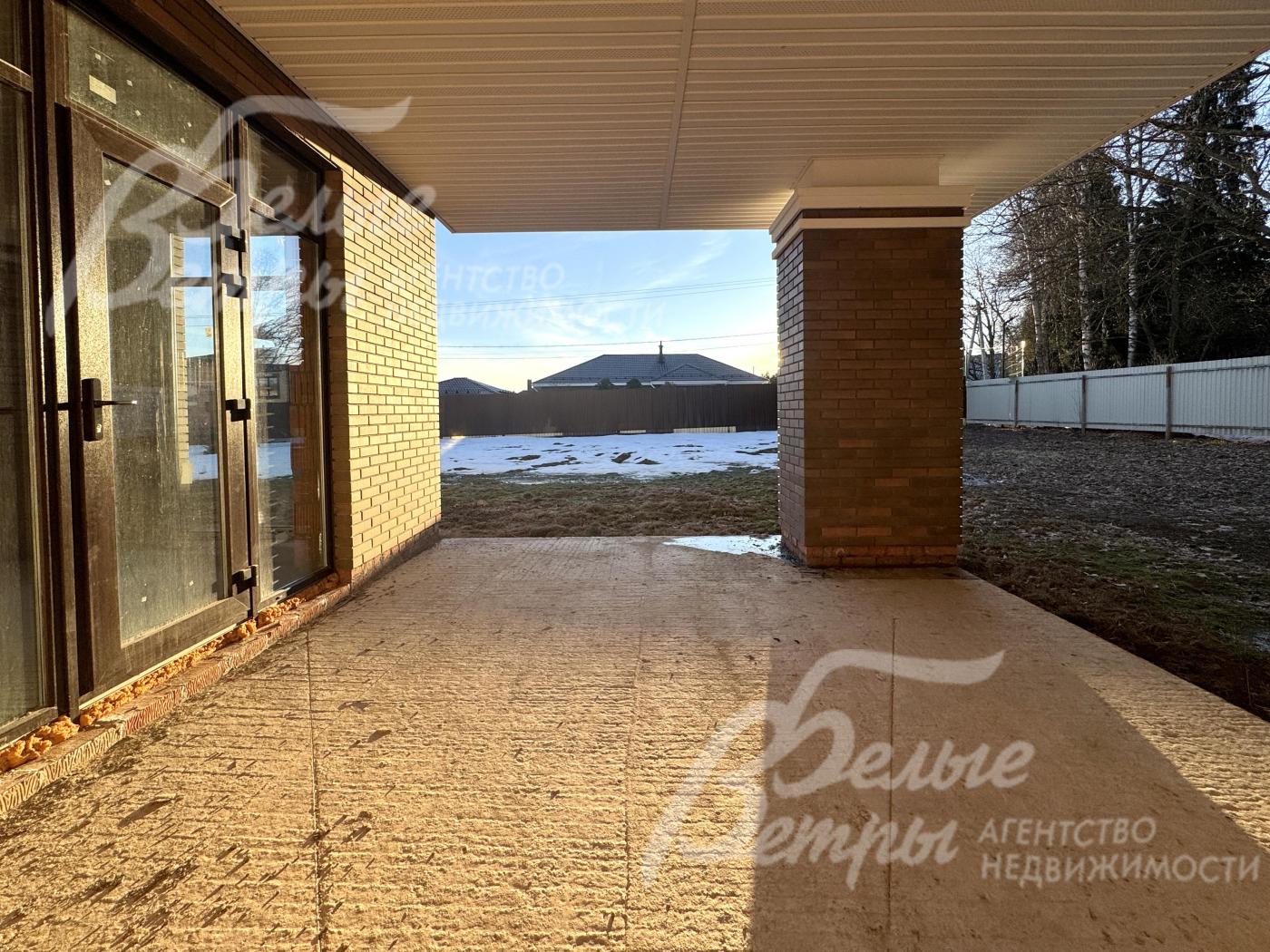 Крытая терраса 33 кв.м, выход на неё из кухни-столовой-гостиной