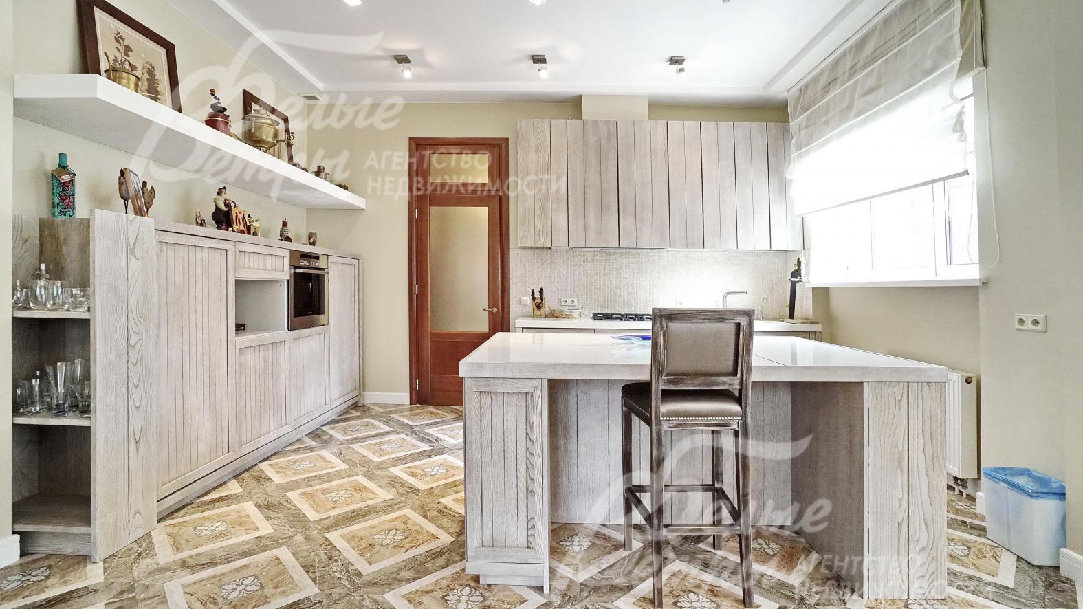 Встроенная техника: посудомоечная машина и духовой шкаф Bosch, варочная панель Kuppersbusch