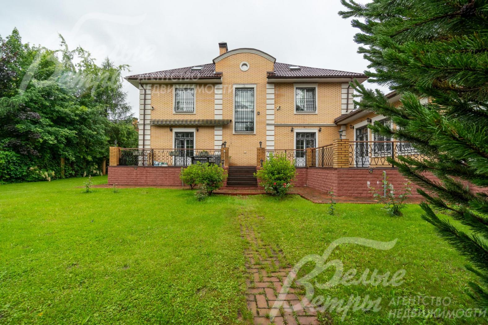 Участок граничит с лесом, рядом - ручей и река