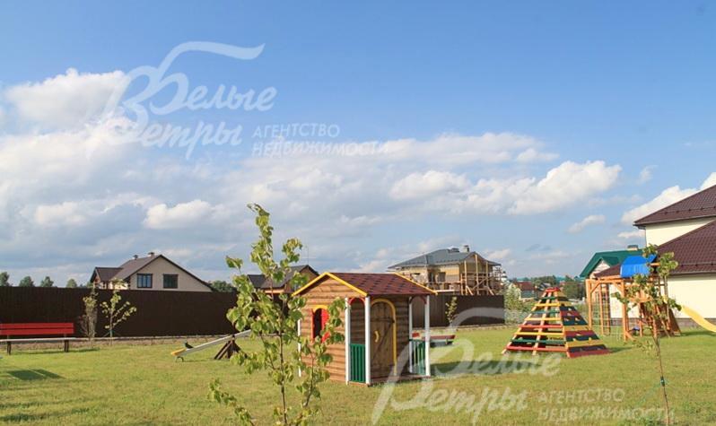 Детская площадка в поселке Капитолий