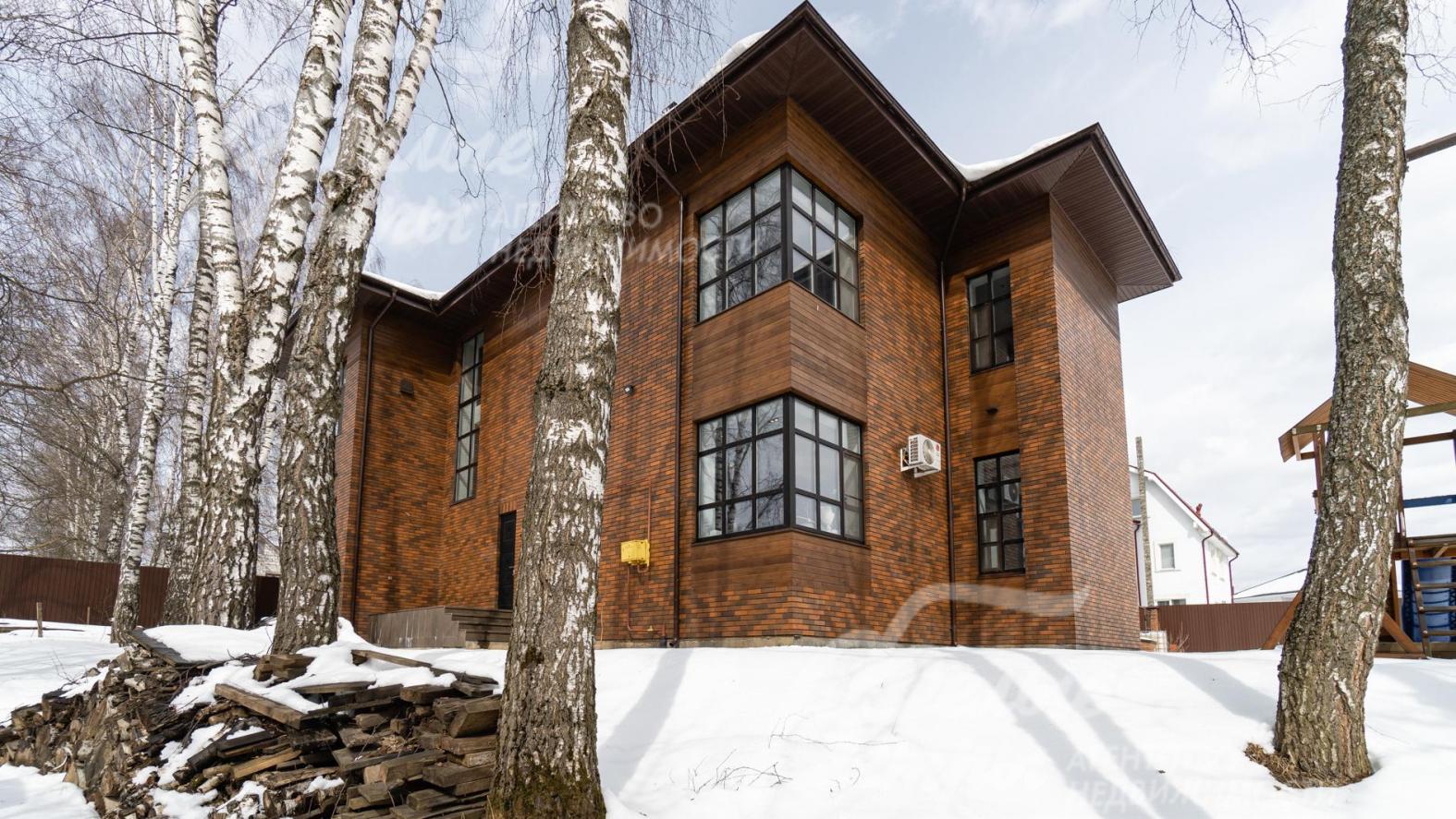 Большая площадь остекления, высокие потолки