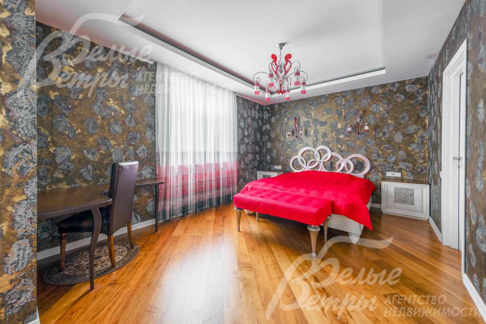 В доме 6 спален