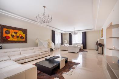 Дом, Околица ДСК (Докукино д.), 368.9 кв.м