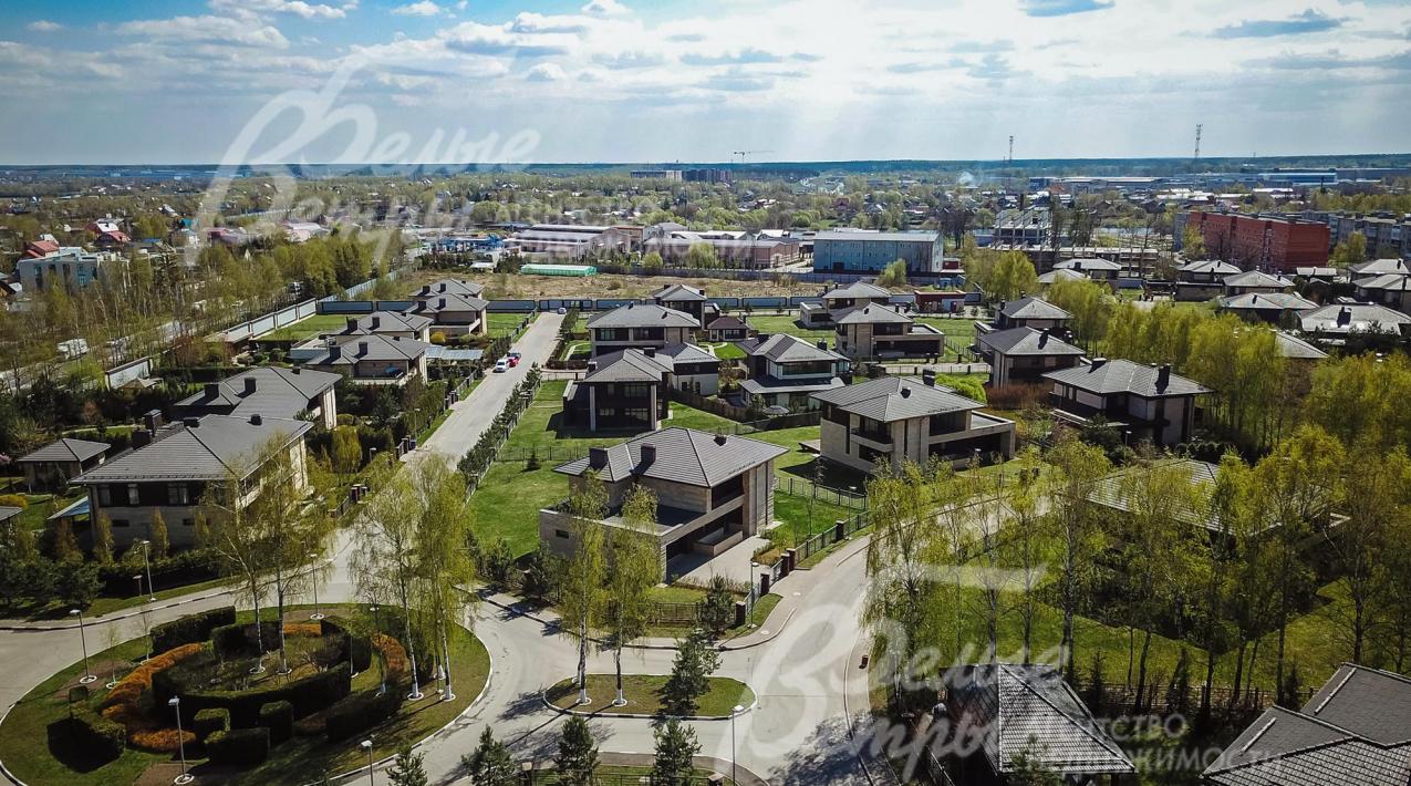 В пешей доступности от коттеджного поселка Крекшино находится каскад прудов