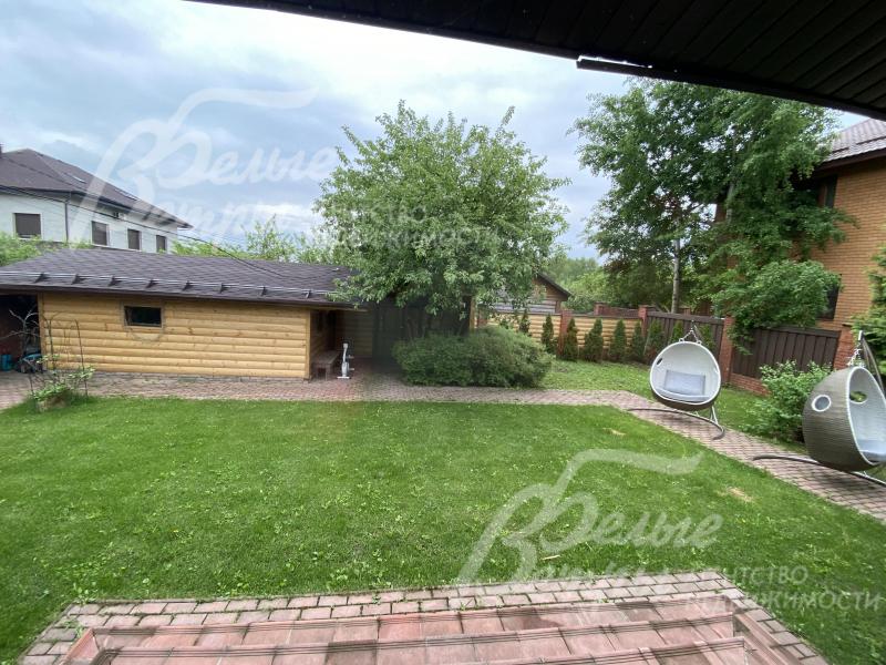 Есть отдельностоящая баня площадью 30 кв.м