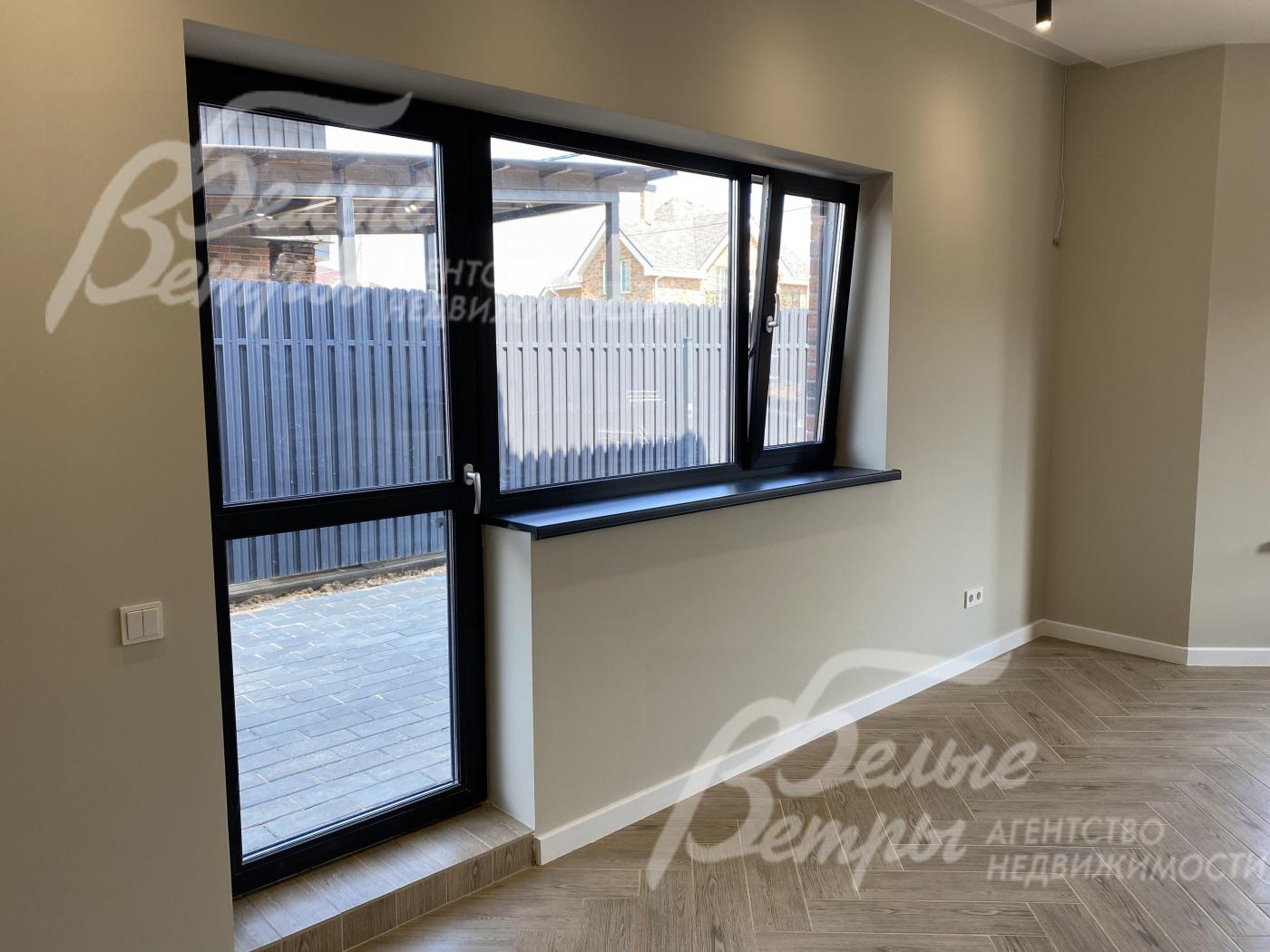 Выход из гостиной на открытую террасу