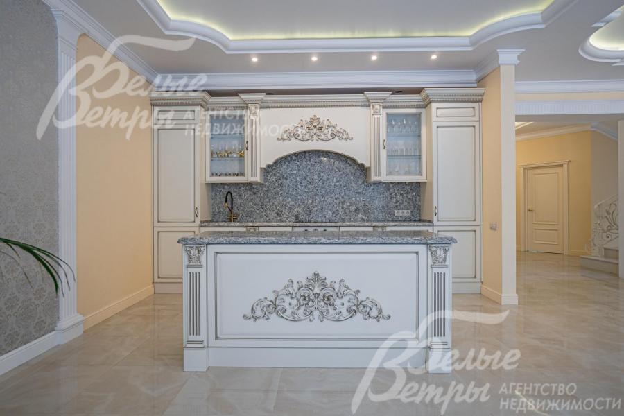 Столешница и фартук - из камня