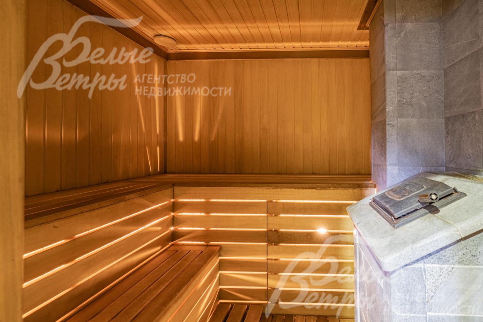 Парная с печью Kastor Prezident каминного типа, с закрытой каменкой, облицована талькохлоридом.