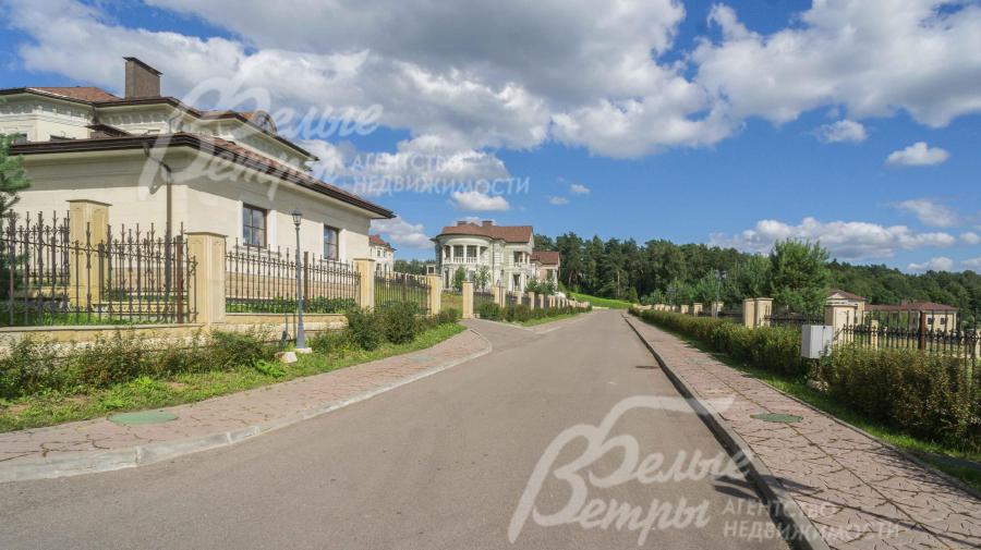 Улица в поселке Идиллия