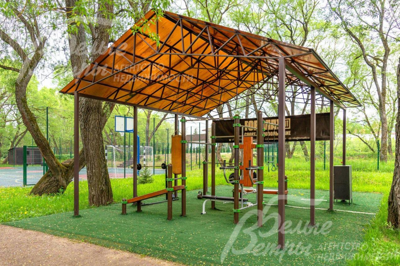 Оборудованная спортивная площадка 