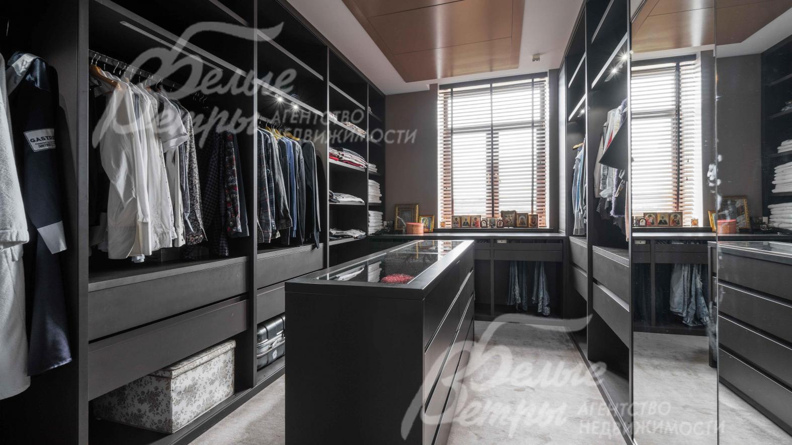 Гардеробная 15 кв.м в главной спальне