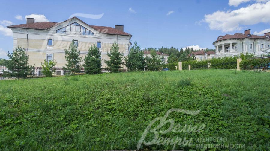 Участок 23 сотки с высаженными деревьями