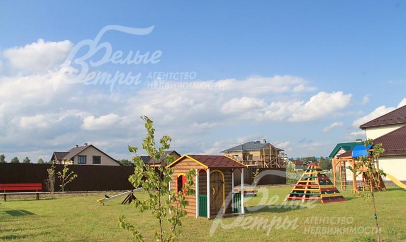 Детская площадка в поселке Капитолий