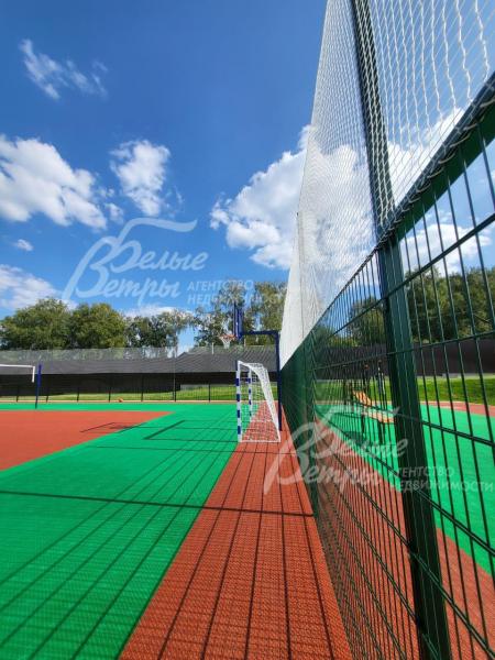 Мнофункциональная спортивная площадка в поселке Ильичевка