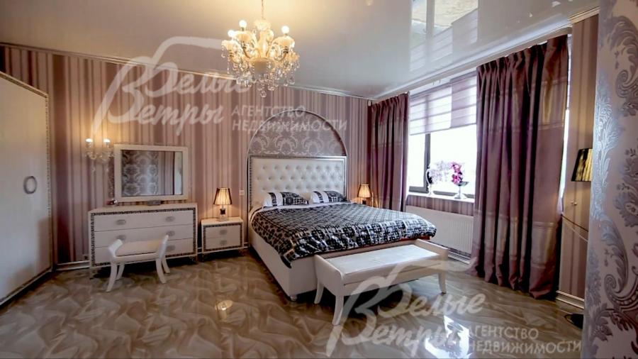 Главная спальня на 2-ом этаже