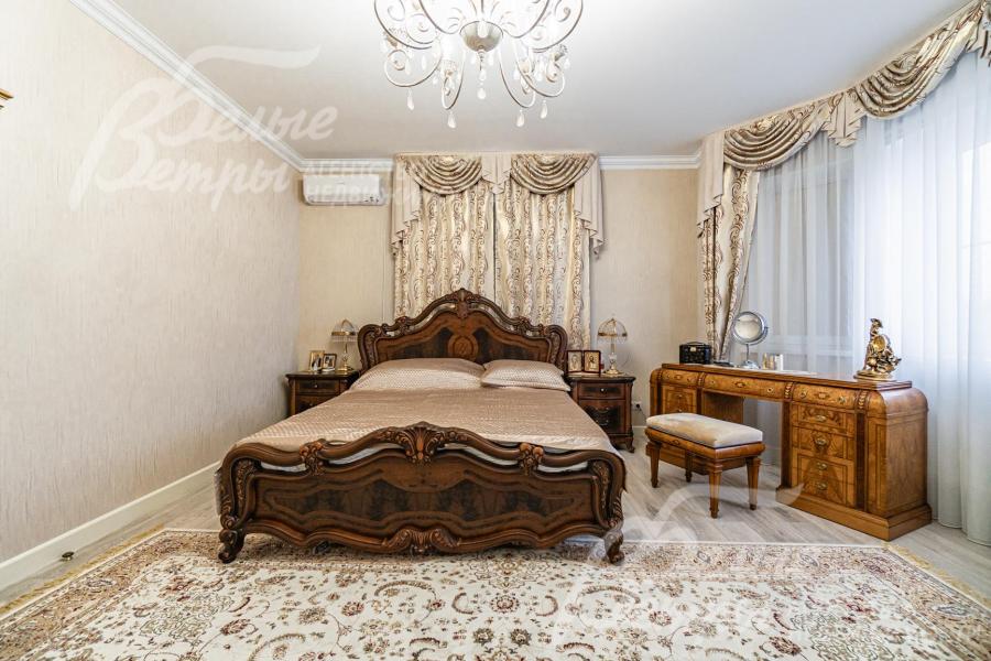 Спальня 25.2 кв.м с собственным санузлом и гардеробом 