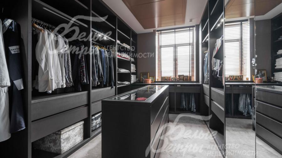 Гардеробная 15 кв.м в главной спальне